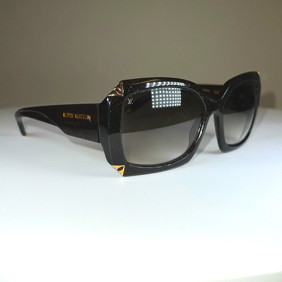 LOUIS VUITTON SUNGLASSES - Picture 1 of 9